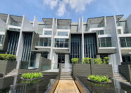 Skies Miltonia Cluster House